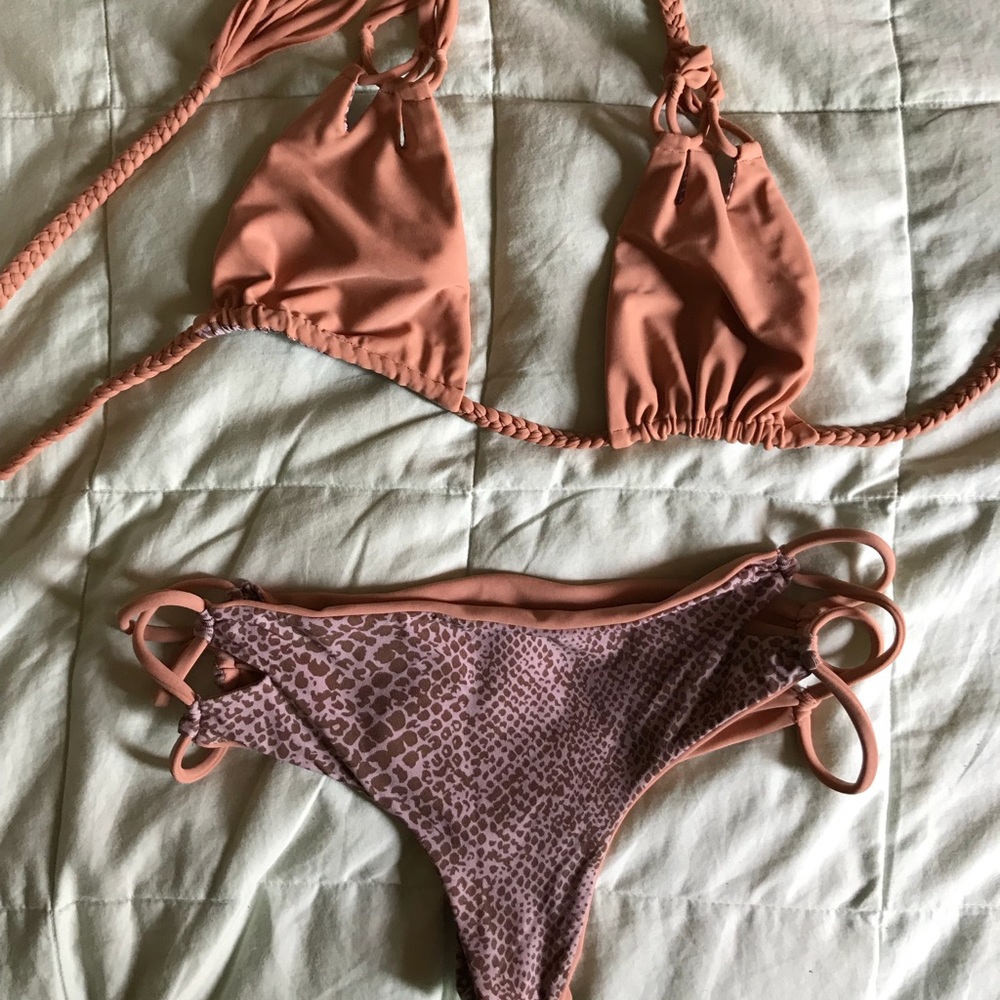 Acacia suit